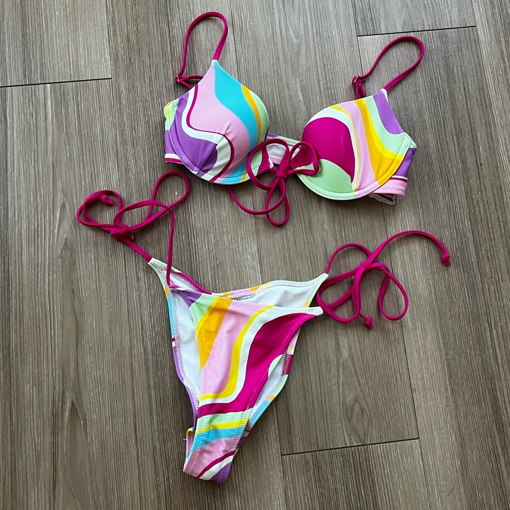 White Fox Boutique XS Stand Out Bikini Top